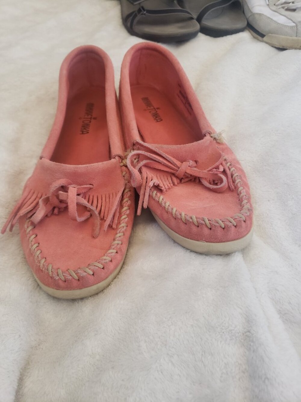 Minnetoka Pink Moccasin Flats Size 9